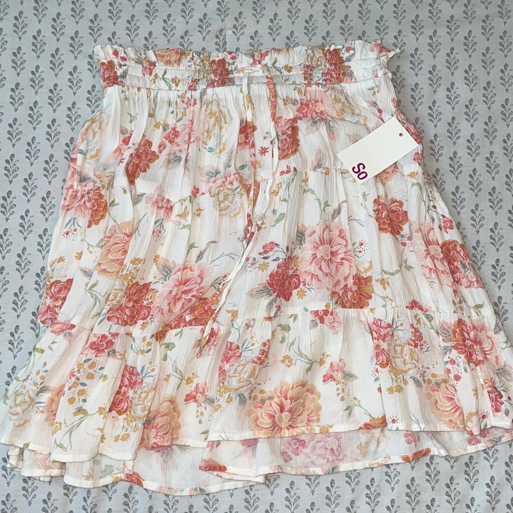 So floral print skirt